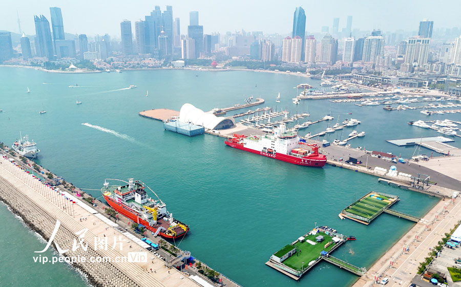 砕氷船「雪竜2」號と「極地」號が一般公開　山東省青島