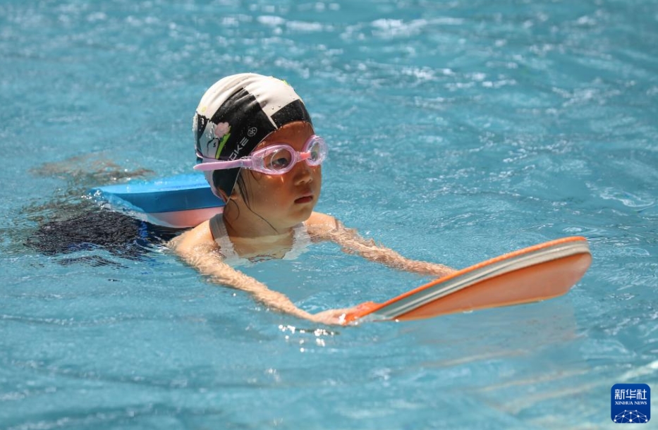 ダンスや水泳、楽器を?qū)Wび充実した夏休み過ごす子供たち　河南省