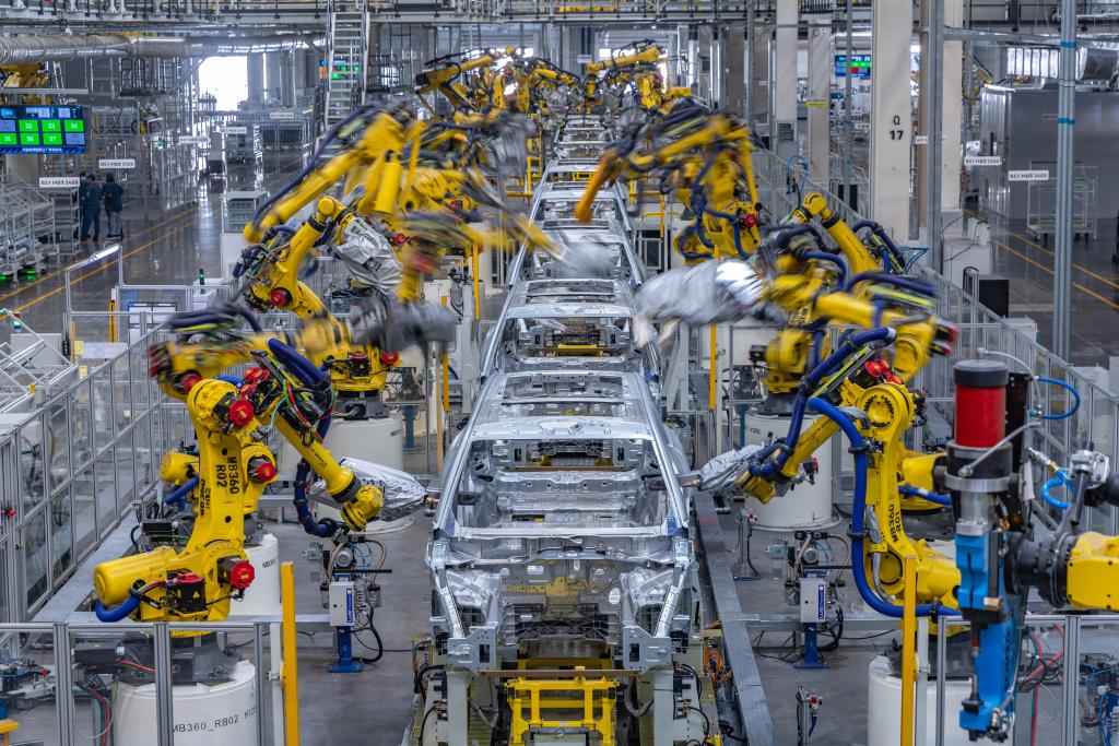 賽力斯スーパー工場の溶接作業(yè)場。撮影?黃偉