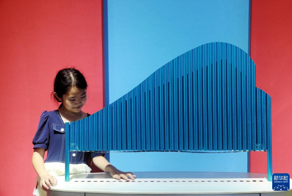 中國各地で夏休みを楽しむ子供たち