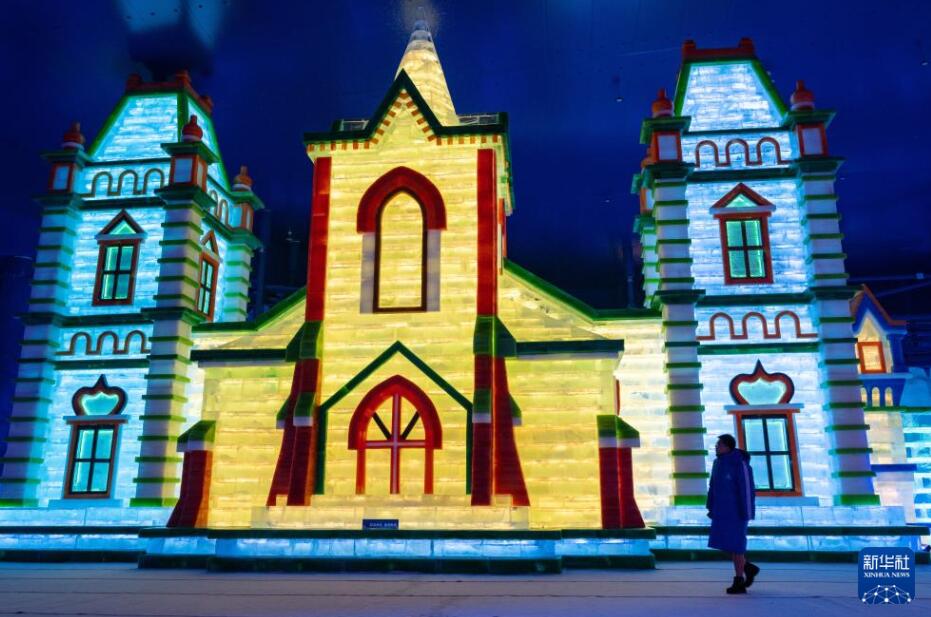 一瞬で夏から冬へ 黒竜江省哈爾浜に「氷雪小世界」がオープン