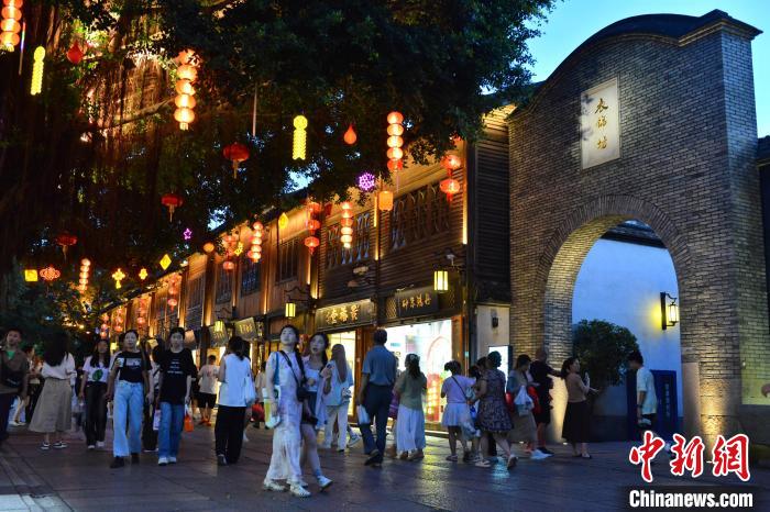 猛暑の影響で、盛り上がり見せるナイトエコノミー　福建省福州