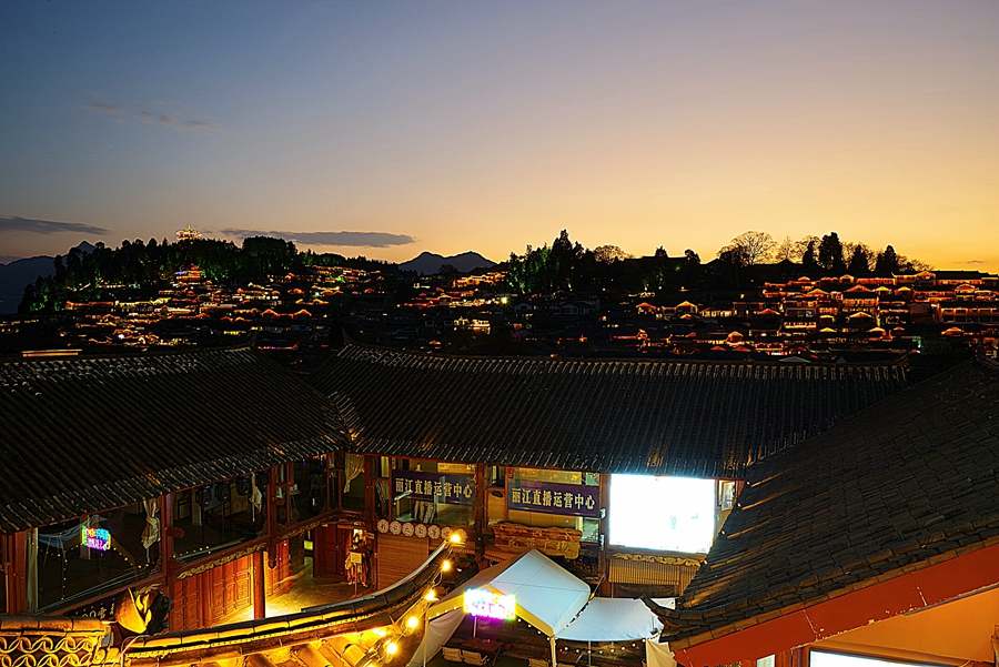 夕暮れ時(shí)の麗江古城