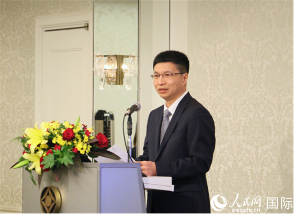 あいさつを行う深セン市黨委員會の常務(wù)委員兼組織部部長の程歩一氏。（撮影?許可）