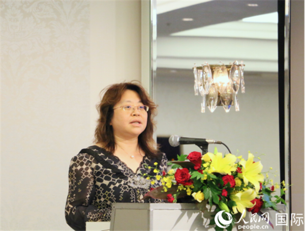 あいさつを行う在日本中國大使館の羅暁梅経済商務(wù)公使。（撮影?許可）