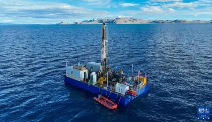 青蔵高原の大型湖、掘削深さが400mを突破