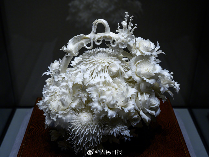 徳化白磁の精巧な作品の數(shù)々を展示　北京