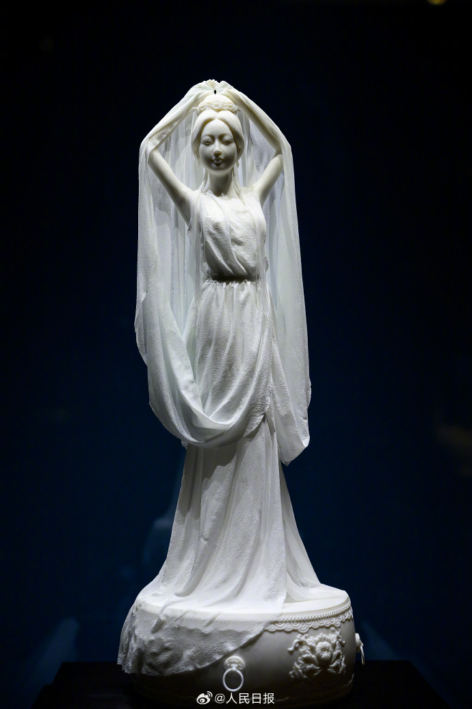 徳化白磁の精巧な作品の數(shù)々を展示　北京