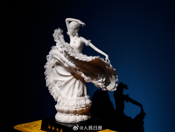 徳化白磁の精巧な作品の數(shù)々を展示　北京