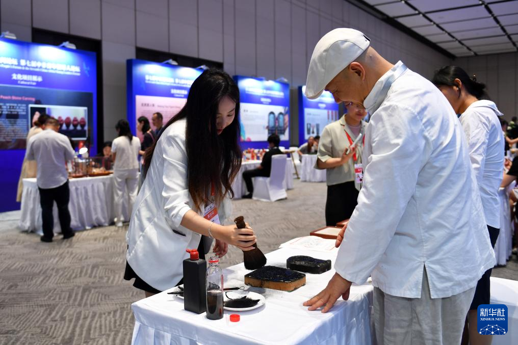 第7回中國?アフリカ民間フォーラムと第7回中國?アフリカ青年指導者フォーラムの開幕式開催