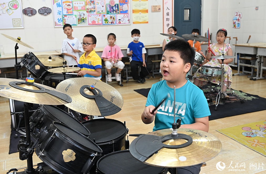 夏休みに様々なアクティビティ楽しむ中國(guó)の子供たち