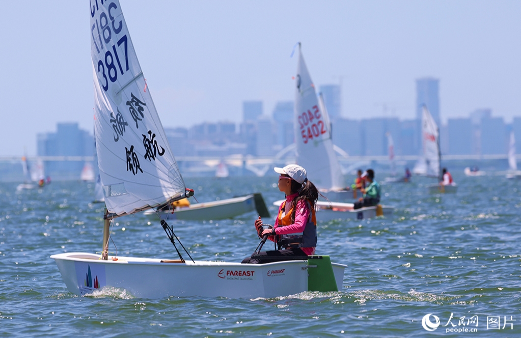夏休みに様々なアクティビティ楽しむ中國の子供たち