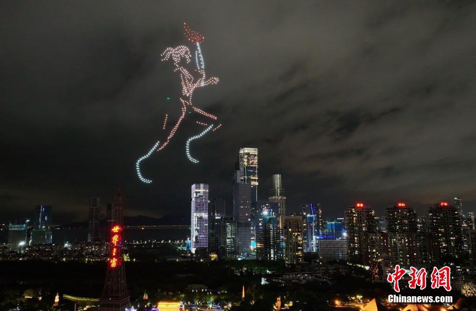 ドローン500機(jī)が夜空に舞う五輪ドローンショー　広東省深セン