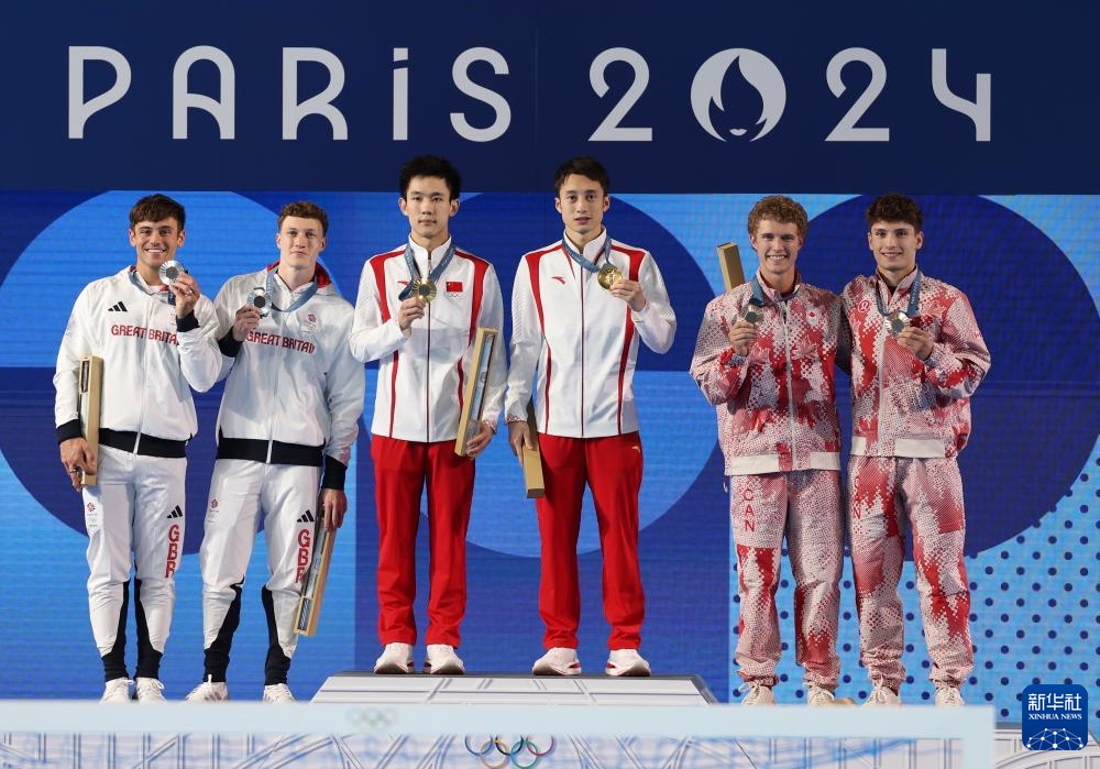 男子シンクロ10メートル高飛び込みで中國(guó)の練俊傑?楊昊ペアが金　パリ五輪