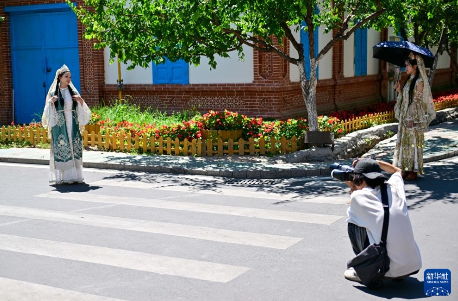 観光人気高まる新疆、自治區(qū)內(nèi)の複數(shù)の観光地で観光客數(shù)ピークに