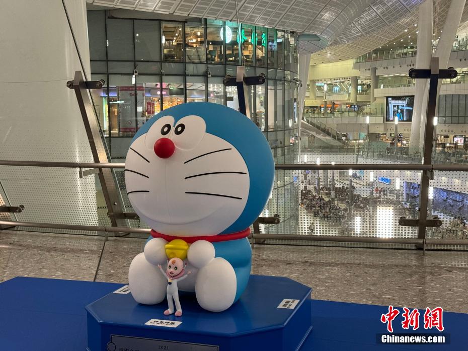 ドラえもんのラッピング列車が広深港高速鉄道に！　8月18日まで