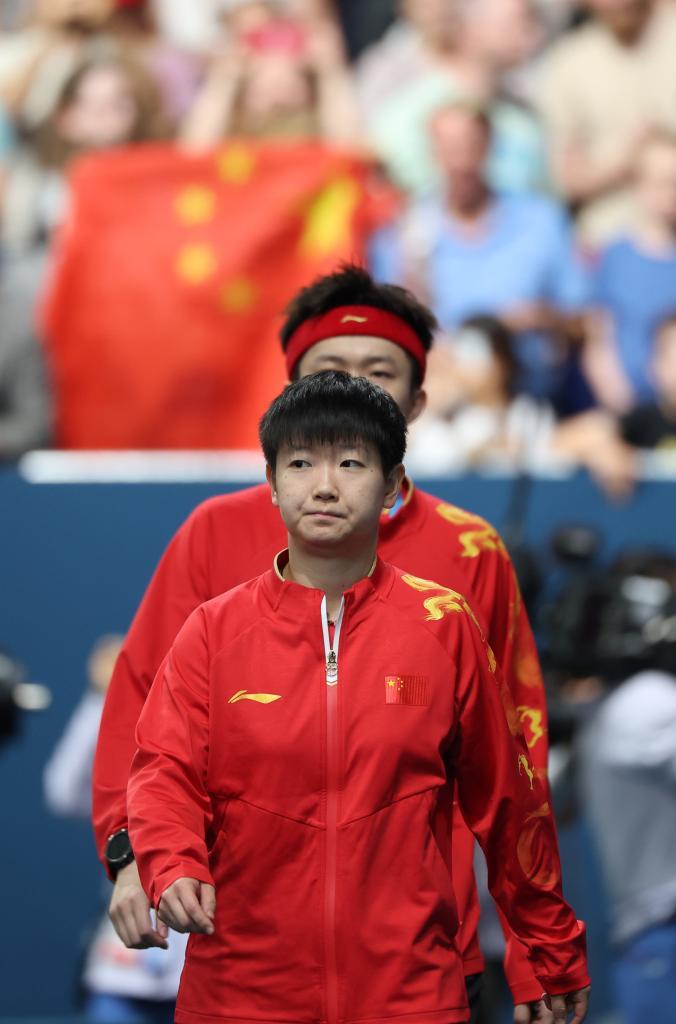 試合會場に入場する王楚欽選手/孫穎莎選手（寫真前）ペア（7月28日撮影?王東震）。