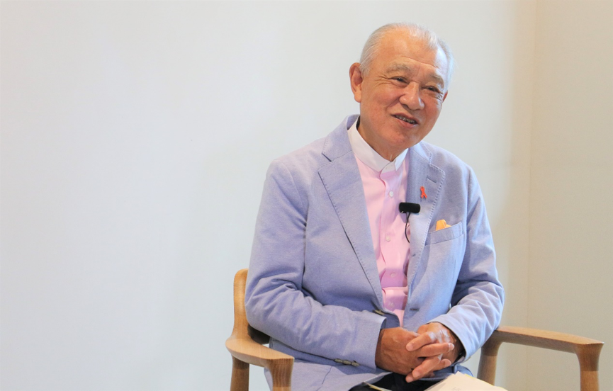 人民網(wǎng)の取材に応じる日本財(cái)団の笹川陽平會(huì)長(zhǎng)（撮影?許可）。