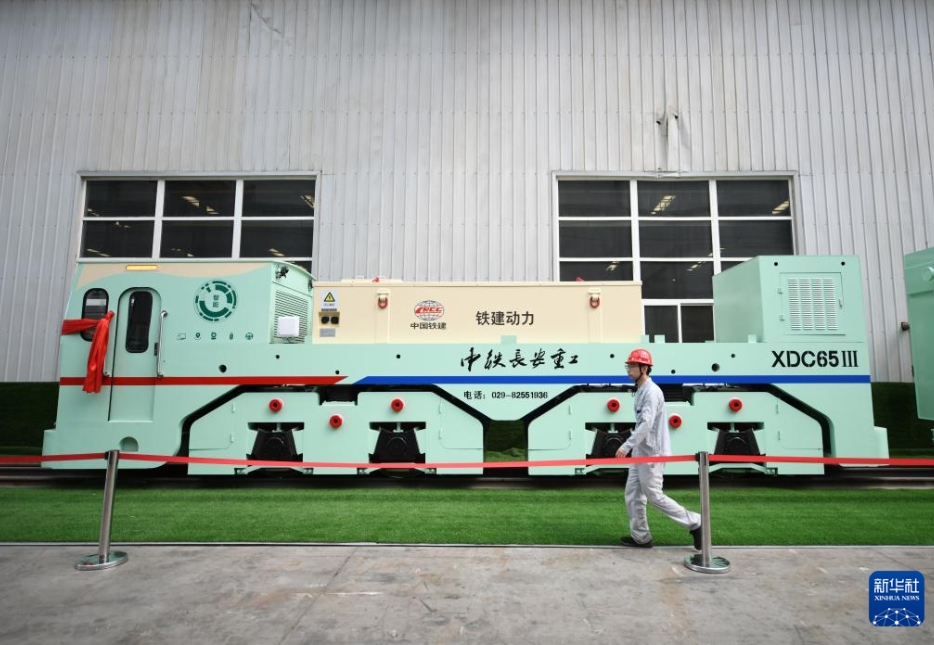 獨(dú)自に開(kāi)発した自動(dòng)運(yùn)転電気機(jī)関車がラインオフ　陝西省西安