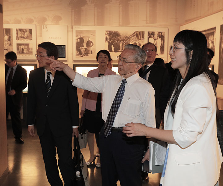 創(chuàng)価學(xué)會(huì)の原田稔會(huì)長「訪中するたびに新たな驚きを感じる」              今年は「中國人民の古くからの友人」である日本の創(chuàng)価學(xué)會(huì)の故?池田大作名譽(yù)會(huì)長が初めて訪中し、周恩來総理と會(huì)見してから50周年にあたる。5月26日から6月2日にかけて、中國人民対外友好協(xié)會(huì)と中日友好協(xié)會(huì)の招待を受けて、創(chuàng)価學(xué)會(huì)の原田稔會(huì)長が100名の日本青年代表団を率いて訪中した。青年代表団は北京、天津、烏魯木斉（ウルムチ）、吐魯番（トルファン）、深センなどを訪れ、中日友好に「青春のエネルギー」が注ぎ込まれた。原田氏はこのほど人民網(wǎng)の単獨(dú)インタビューを受け、今回の訪中の感想を語った。              【詳細(xì)へ】