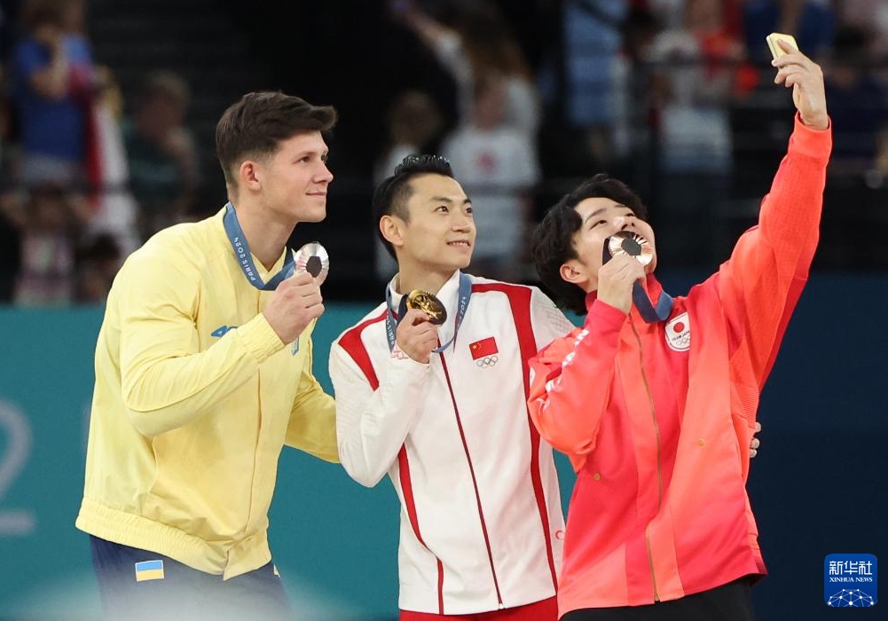 體操男子種目別平行棒で中國の鄒敬園選手が二連覇達(dá)成　パリ五輪