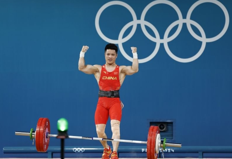 ウエイトリフティング男子61キロ級で中國の李発彬選手が連覇達(dá)成　パリ五輪