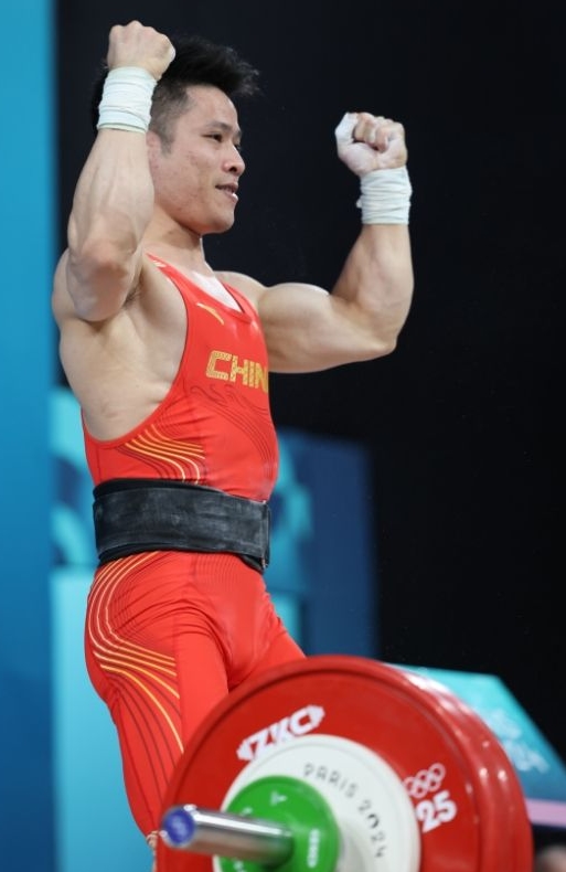 ウエイトリフティング男子61キロ級(jí)で中國(guó)の李発彬選手が連覇達(dá)成　パリ五輪
