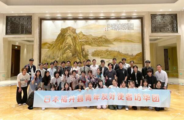 浙江省人民対外友好協(xié)會の邢絵東専任副會長が福井県訪中団の一行と會談した。