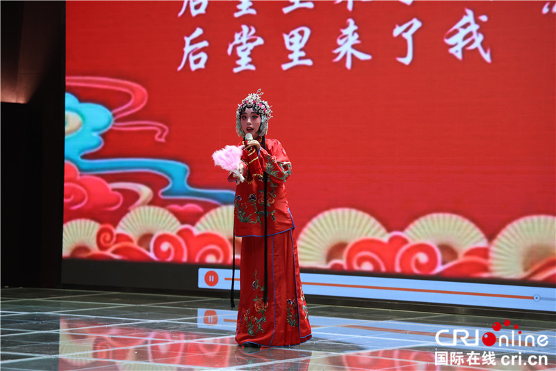 河南省伝統(tǒng)の伝統(tǒng)演劇?豫劇のパフォーマンス。