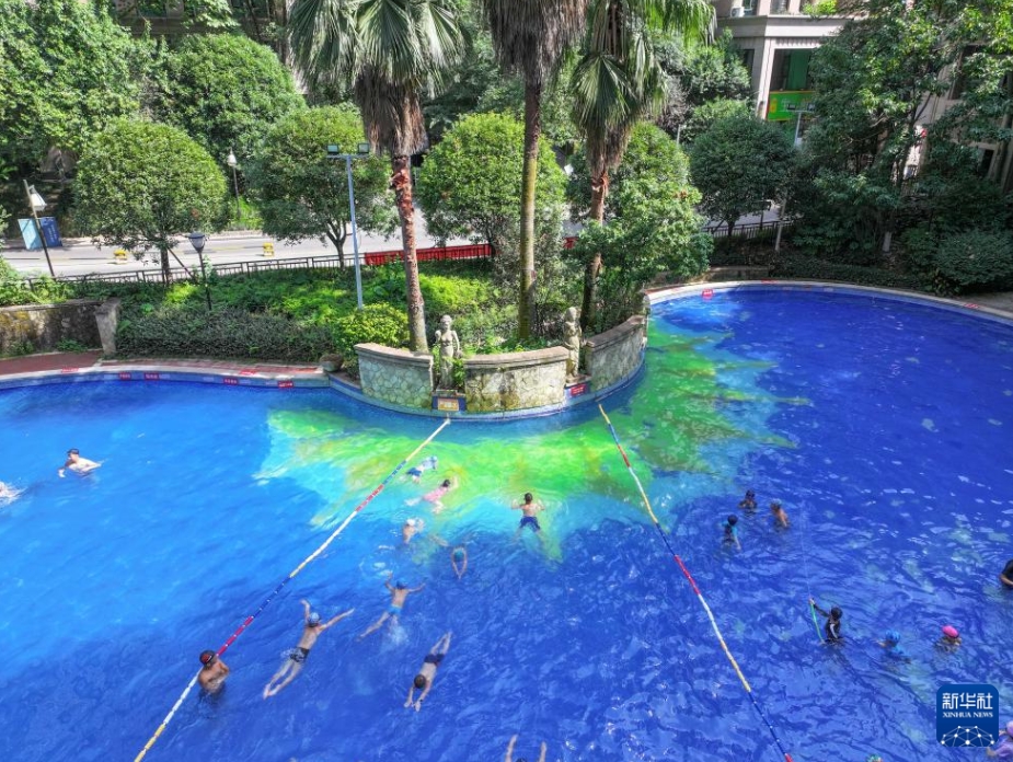 夏休みの子どもたちを?qū)澫螭摔筏繜o料水泳教室　湖南省瀏陽