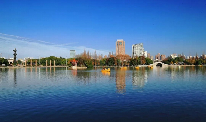 蕪湖市の中心部にある鏡湖。