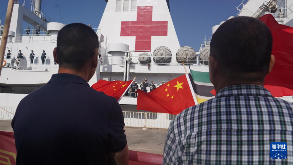 中國海軍の病院船「平和の方舟」がモザンビーク訪問を終えて南アフリカへ