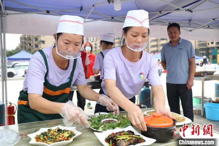 壯族の料理を味わい、腕を競(jìng)う「南丹味道」グルメコンテスト開(kāi)催　広西