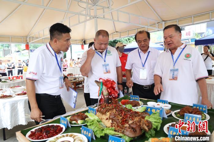 壯族の料理を味わい、腕を競(jìng)う「南丹味道」グルメコンテスト開催　広西