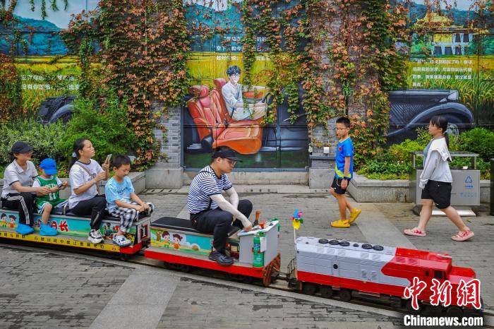 南京の一九一二街區(qū)が夏休み中の人気観光スポットに　江蘇省