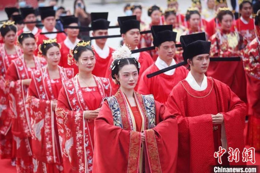 寫真は2021年9月30日、江蘇省徐州市の彭祖園で挙行された2021年徐州漢服合同結(jié)婚式の様子（撮影?泱波）。