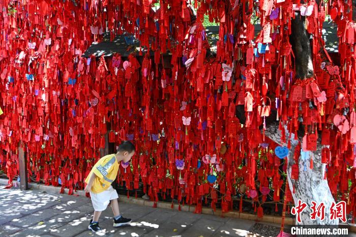 夏の観光で人気高まる官渡古鎮(zhèn)　雲南省昆明