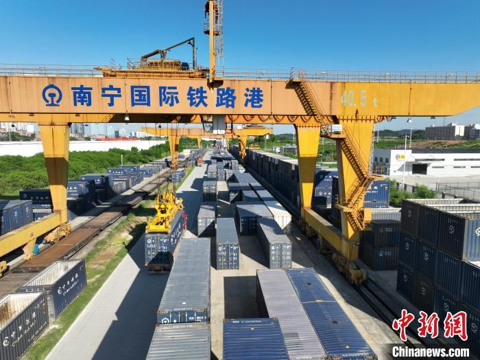 中國とベトナムを結(jié)ぶ國際定期貨物列車の取扱貨物量が急増　広西