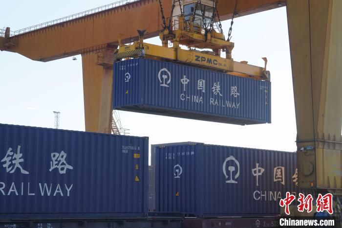 中國とベトナムを結(jié)ぶ國際定期貨物列車の取扱貨物量が急増　広西