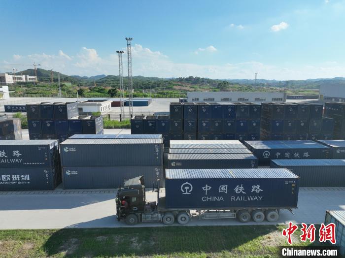 中國とベトナムを結ぶ國際定期貨物列車の取扱貨物量が急増　広西