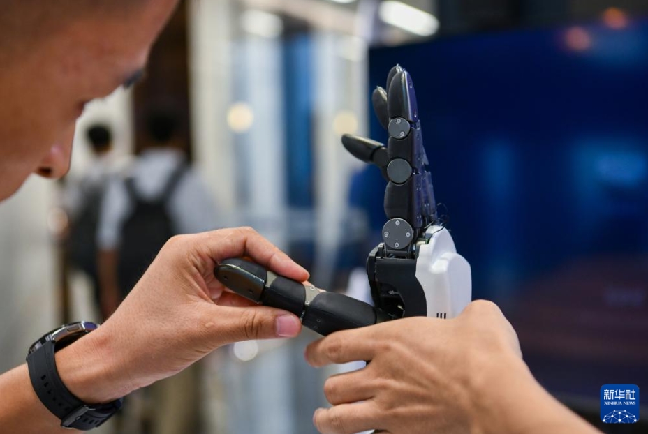 スマートロボットハンド技術(shù)産業(yè)発展大會(huì)が開(kāi)催　広東省深セン
