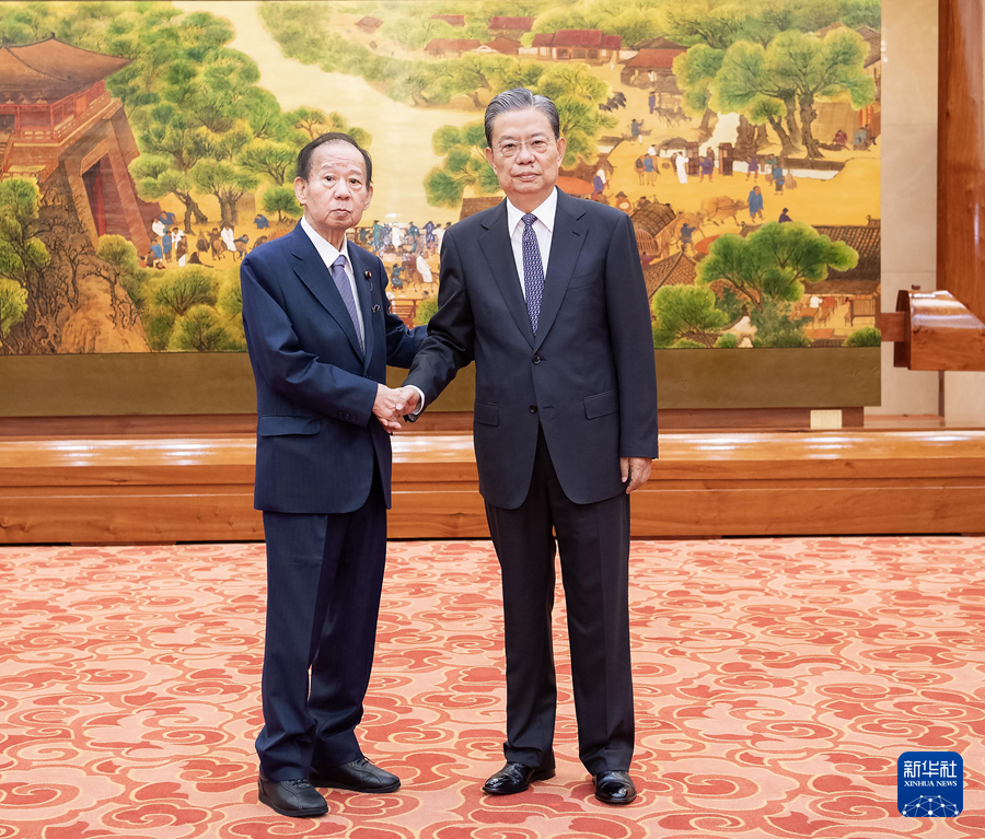 趙楽際全人代常務(wù)委員會(huì)委員長(zhǎng)が日中友好議員連盟の二階俊博會(huì)長(zhǎng)と會(huì)談