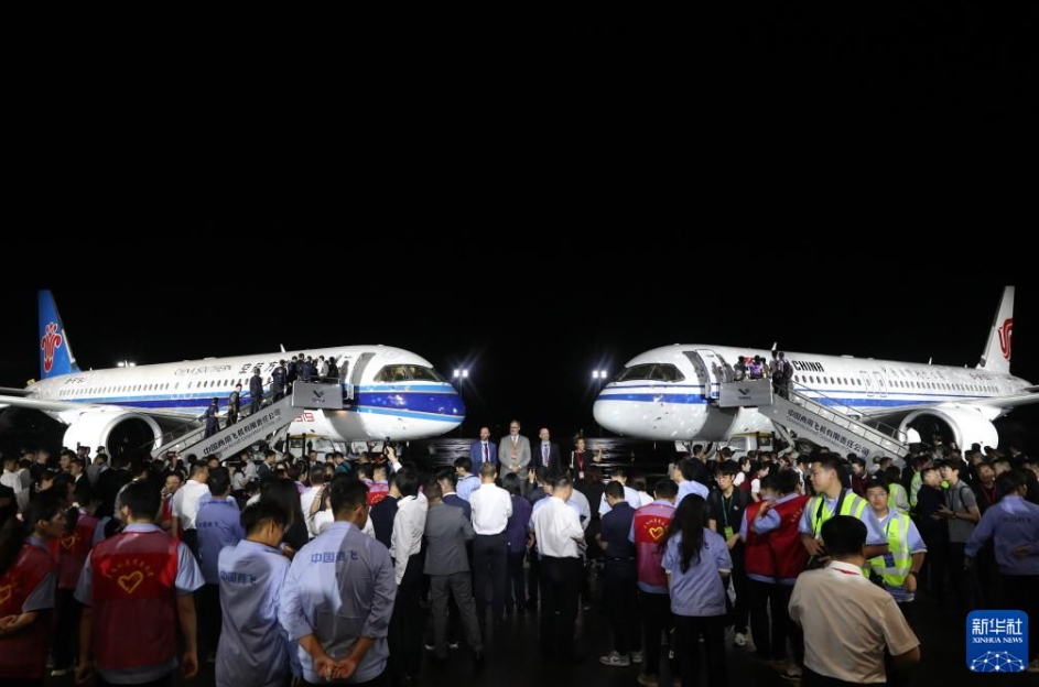 國産大型旅客機C919が中國國際航空と中國南方航空に引き渡し