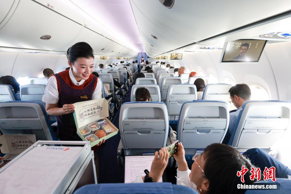 中國國旗が機(jī)體にあしらわれた初のC919型機(jī)がお披露目　上海から北京に到著