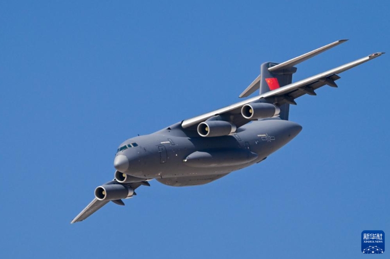 中國空軍機(jī)「運(yùn)-20」が飛行パフォーマンスを披露　エジプト航空ショー