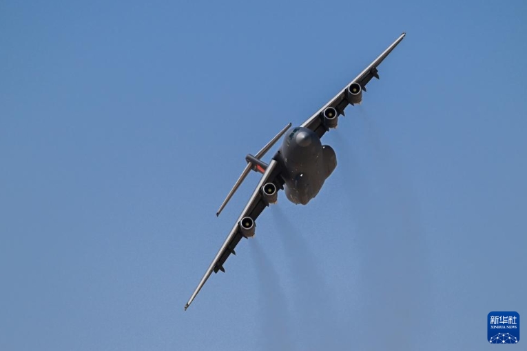 中國(guó)空軍機(jī)「運(yùn)-20」が飛行パフォーマンスを披露　エジプト航空ショー