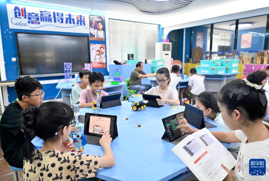 學(xué)校で子供たちの「科學(xué)の夢」を明るく照らすAI　広西