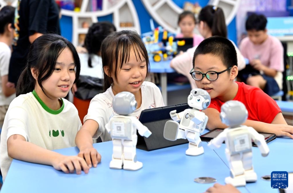 學校で子供たちの「科學の夢」を明るく照らすAI　広西