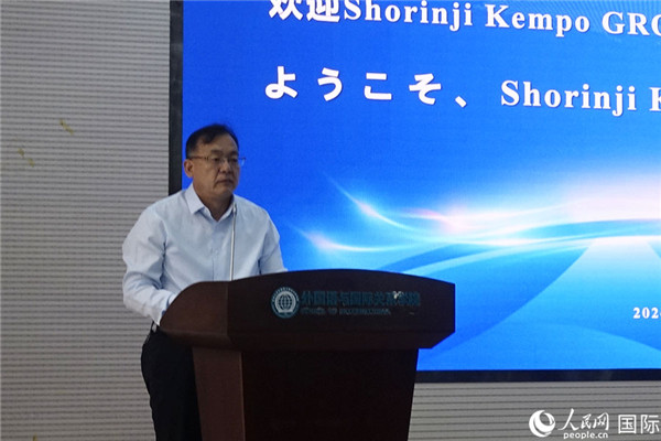 挨拶する鄭州大學(xué)黨委員會(huì)の韓國(guó)河副書記。