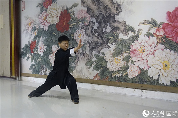 特色ある武術(shù)を披露する中國(guó)の學(xué)生代表。